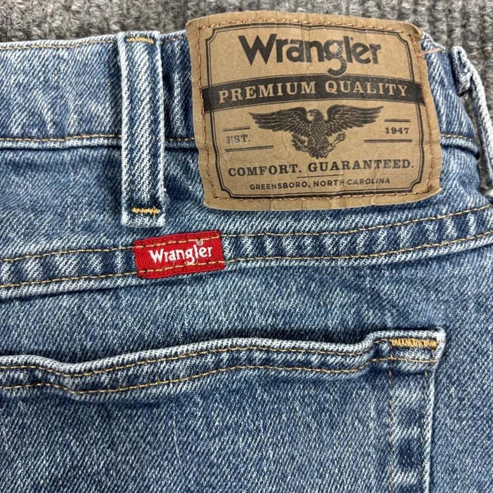 Wrangler Jeans Mens 38x30 Blue Premium Quality Straight Leg Denim Casual